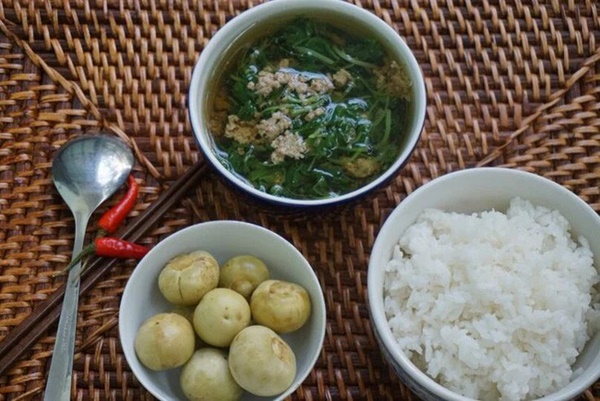 Ăn cơm hay uống canh trước, chuyên gia có câu trả lời bất ngờ? - Ảnh 1