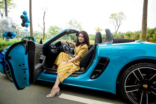 Chồng mạnh dạn chi 6 tỷ mua siêu xe Porche 718 Boxster tặng vợ - Ảnh 4