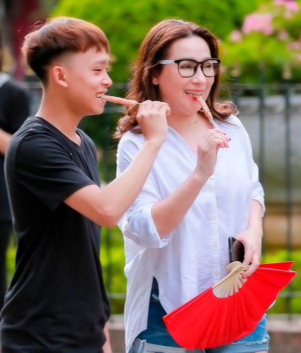 Nhạc sĩ Hồng Xương Long chỉ trích thái độ của Phi Nhung - Ảnh 5 Nhạc sĩ Hồng Xương Long chỉ trích thái độ của Phi Nhung - Ảnh 5