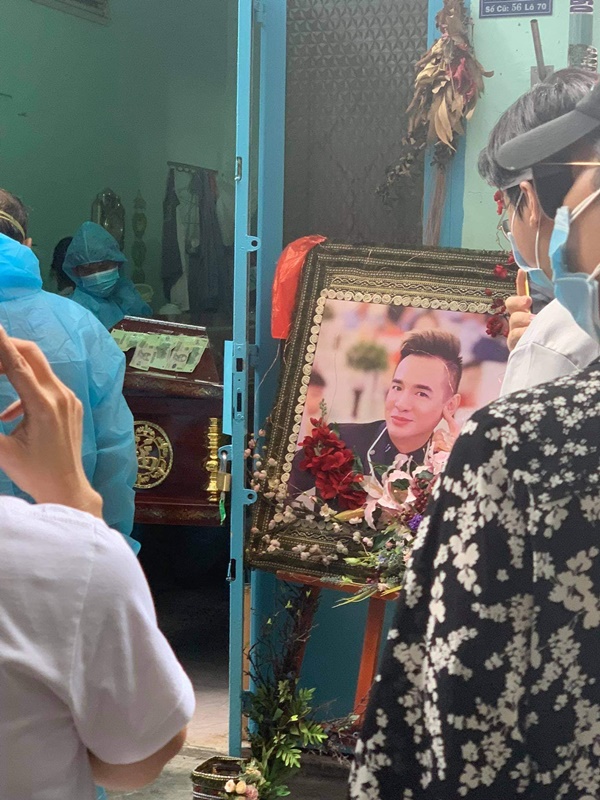 Hình ảnh tang lễ Việt Quang: Di thể được đưa đi hỏa táng ...